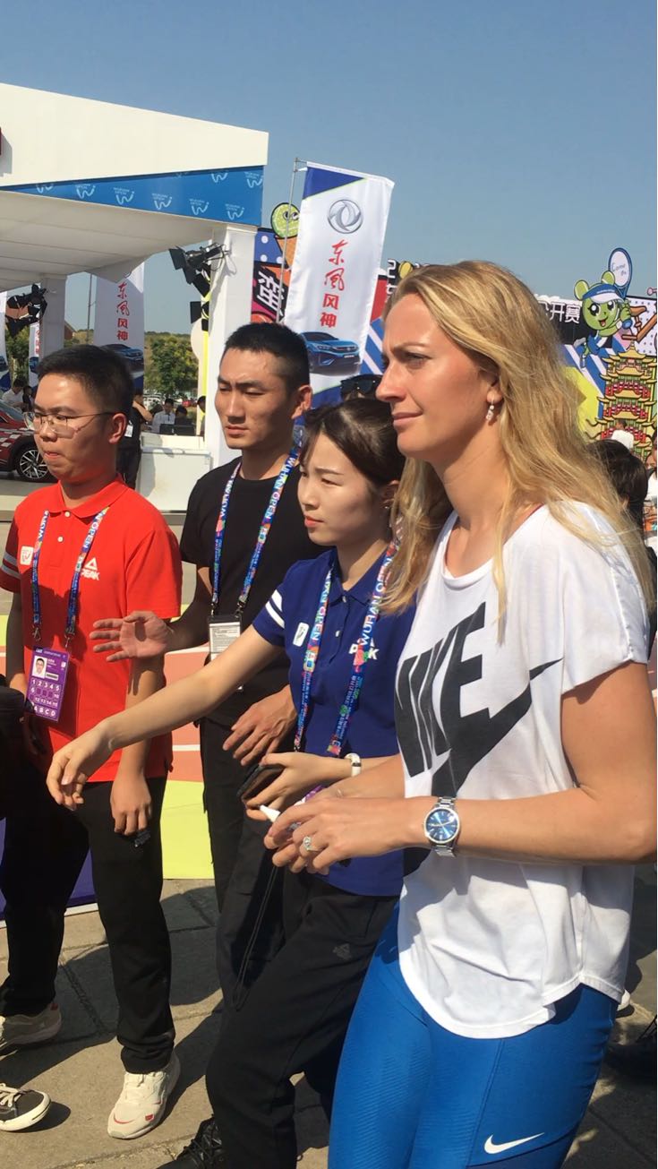 熊猫体育包含科维托娃重要时刻重返赛场，雄鹿带队取胜！气势如虹延续的词条