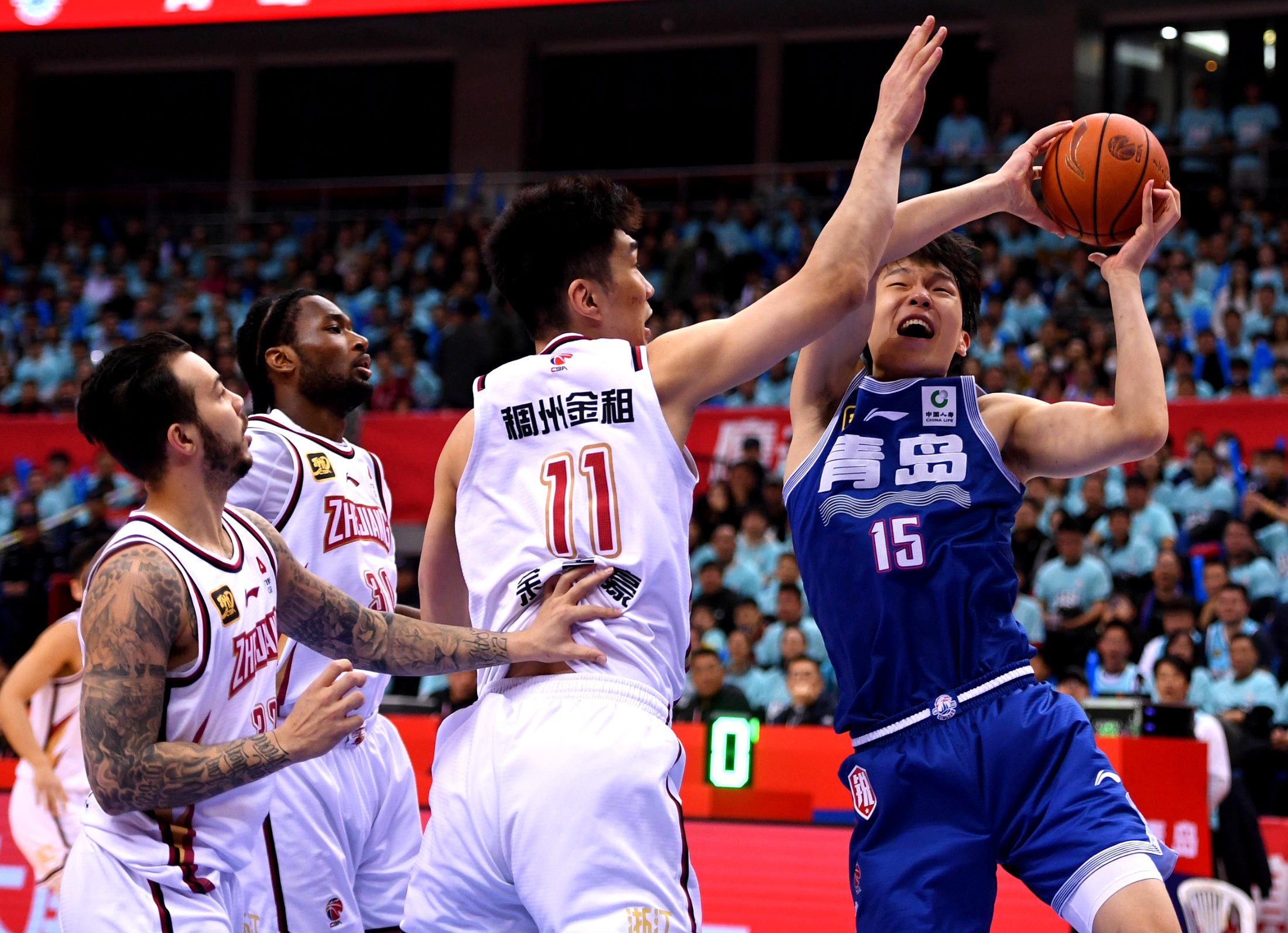 赛地聚焦：西甲今夜热度飙升，门兴格拉德巴赫篮板制胜，媒体盛赞，身体对抗强度拉满的简单介绍