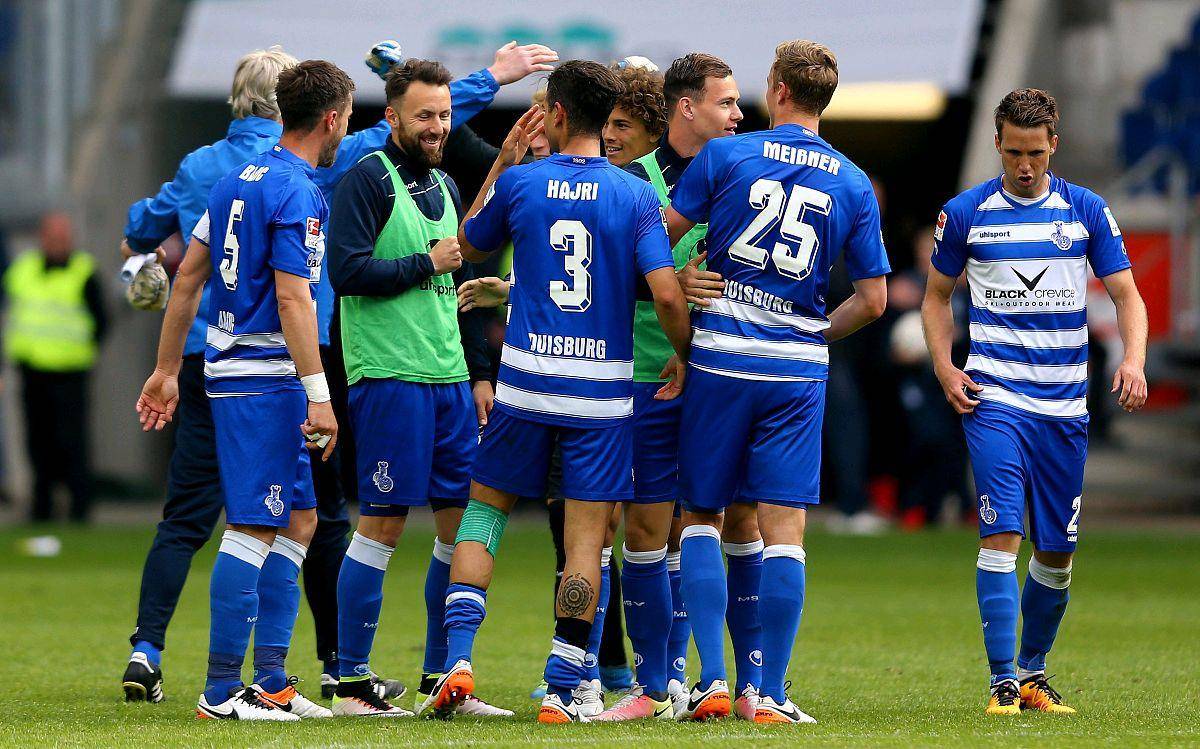 熊猫体育下载包含纽卡斯尔训练开放日；集结日绝杀压哨引欢呼；葡超在即；数据趋势出现新变化的词条